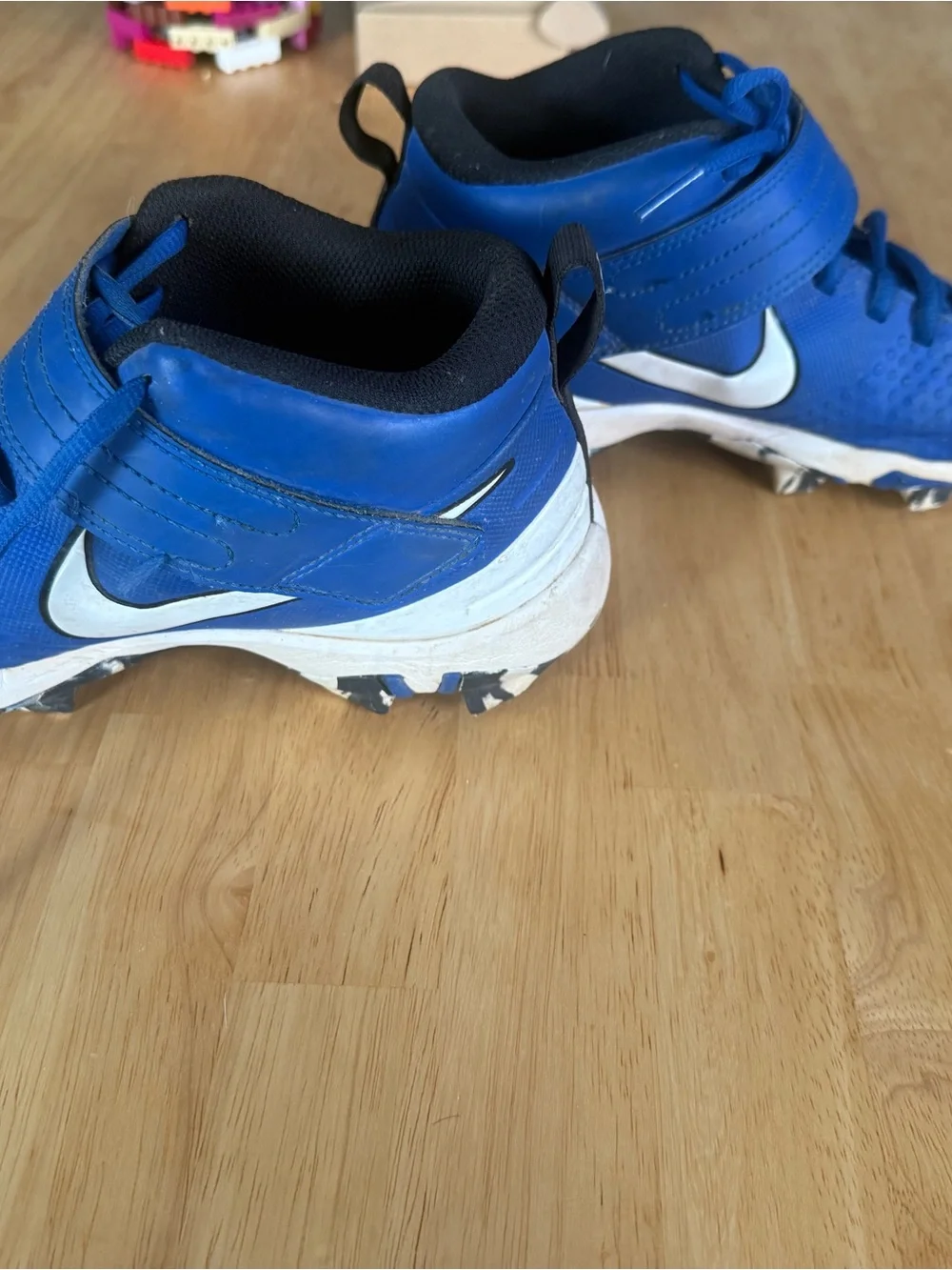 Nike Kids Blue and White Hook-and-Loop baseball cleats size 5